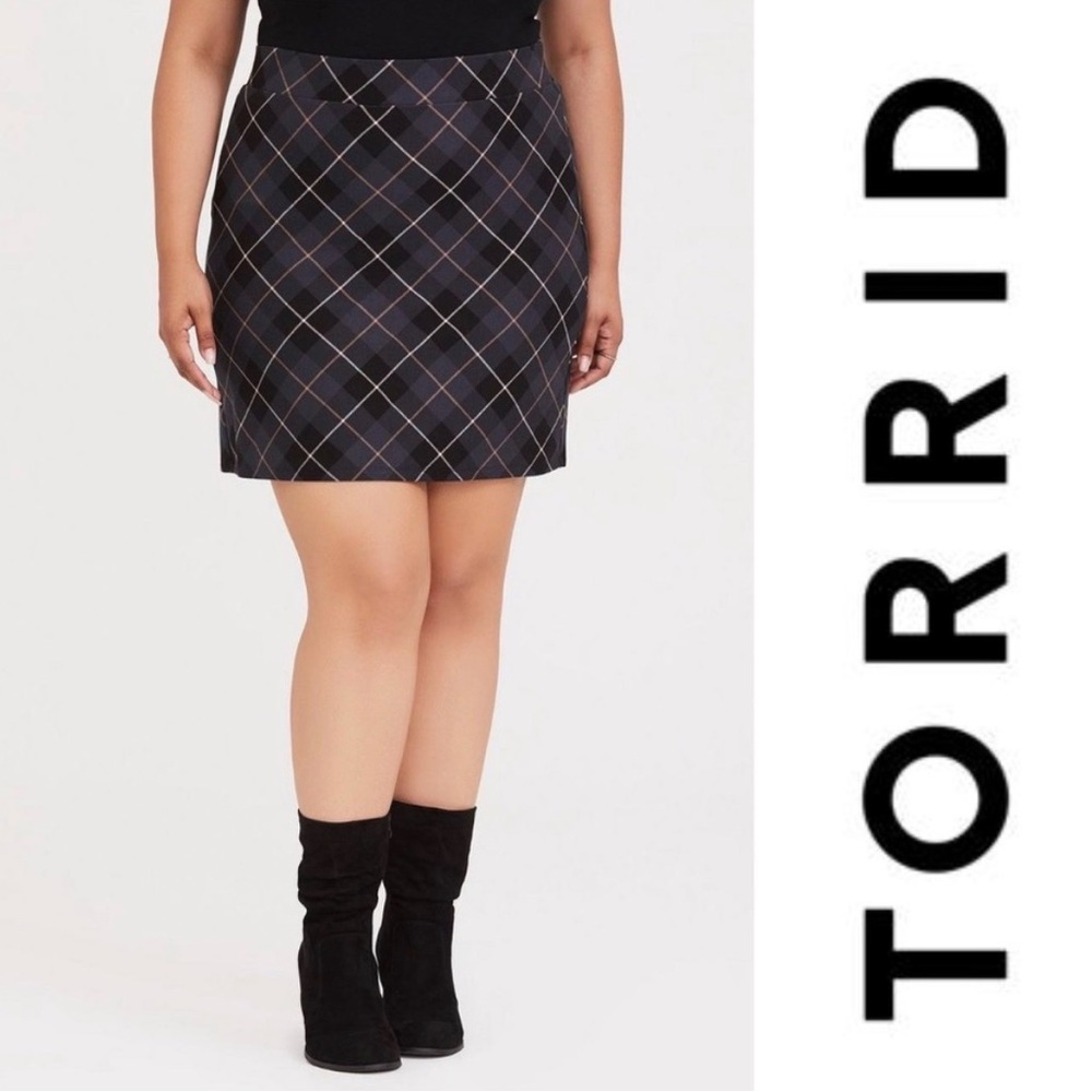 Torrid Skirt Women’s Size 00 Mini Gray Plaid Studio Luxe Ponte Gray Stretchy